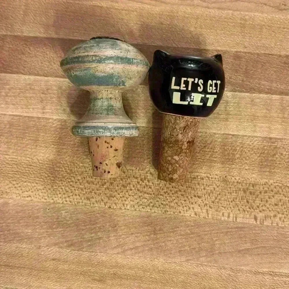 Set of 2 Wine Bottle Stoppers - Picture 3 of 5